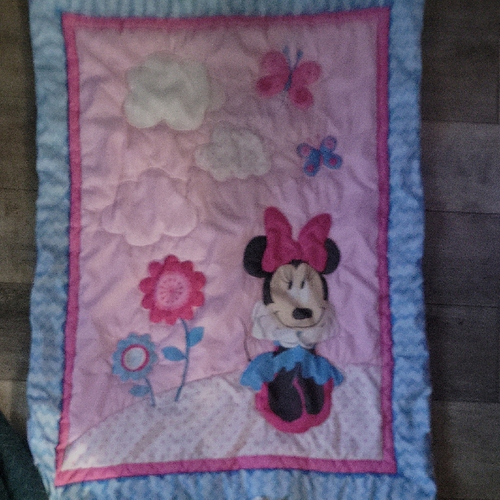 Disney Minnie Mouse Pink and Blue Quilt